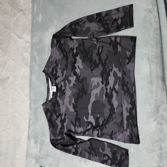 Avia fatigue Activewear shirt for women, size Medium 8-10 - Picture 1 of 2